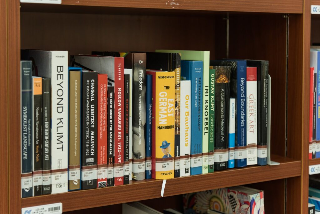 A book shelf displaying books and revolutionizing AI techniques.