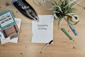 A note with the words marketing strategy sits on a table, offering insight into ABM dynamics.