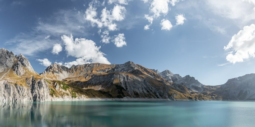 Keywords: lake, mountains.
Description: An awe-inspiring view of a lake nestled among majestic mountains.